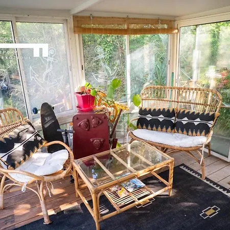 Bateau-hôtel Insolite Péniche Amazonie Canal Du Midi Gardouch